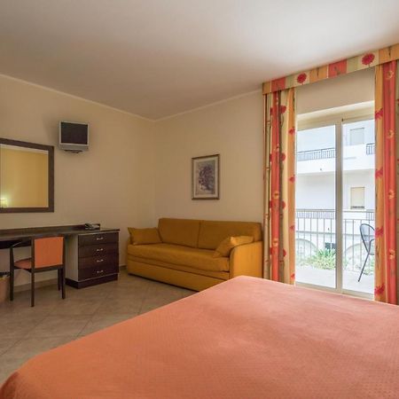 Hotel Orizzonte Letojanni Eksteriør bilde