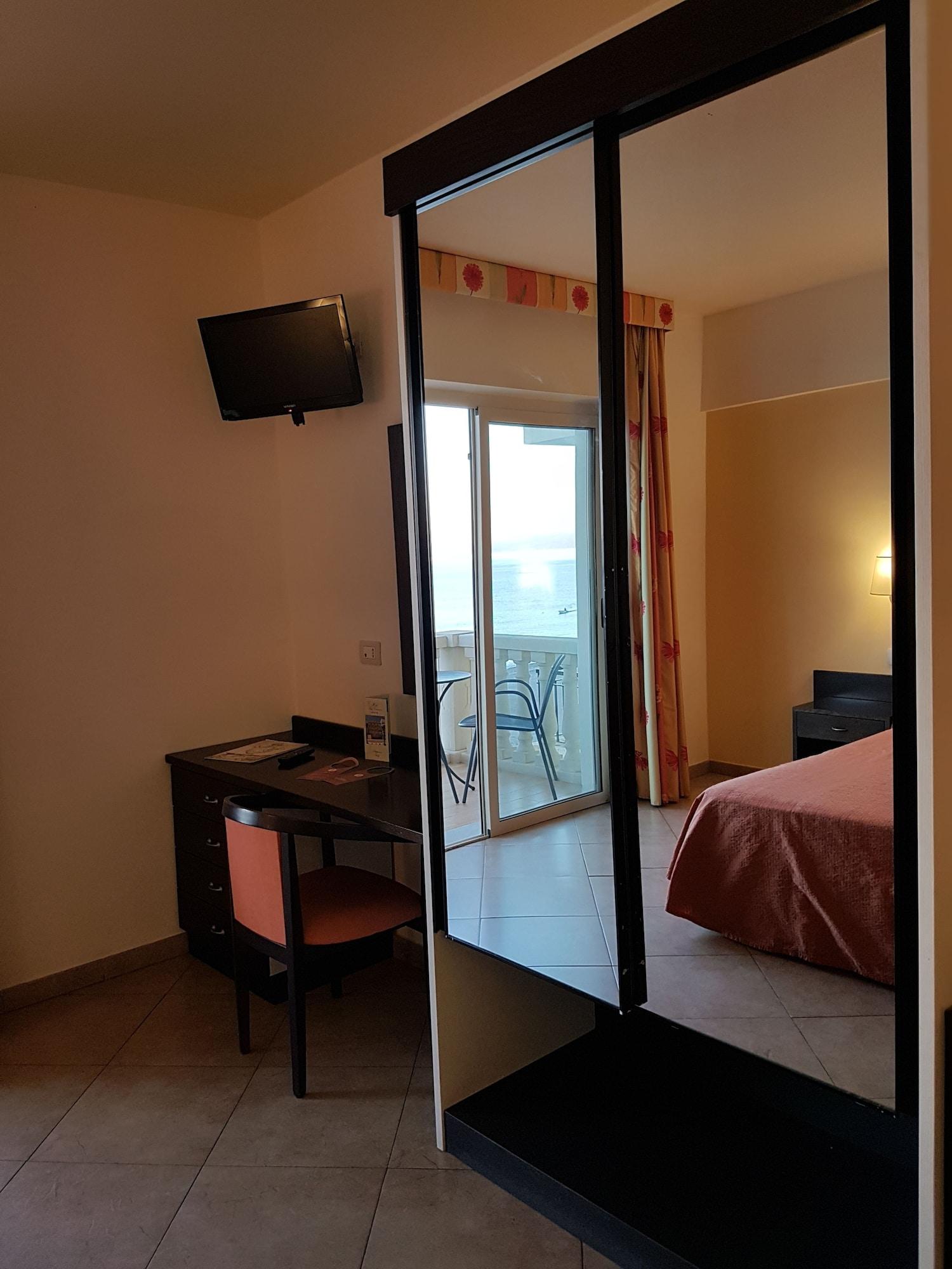 Hotel Orizzonte Letojanni Eksteriør bilde