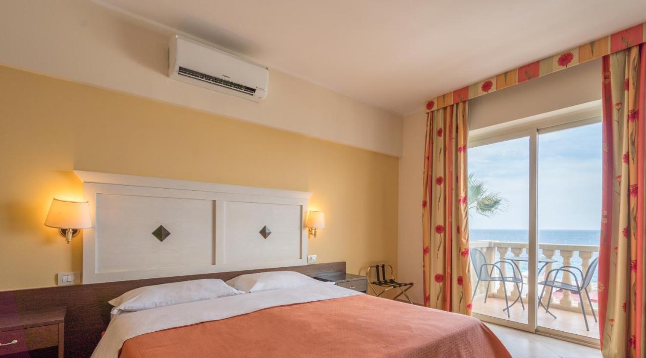Hotel Orizzonte Letojanni Eksteriør bilde